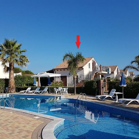 캄포펠리체 디 로첼라 Mansarda Con Vista Piscina 빌라 외부 사진