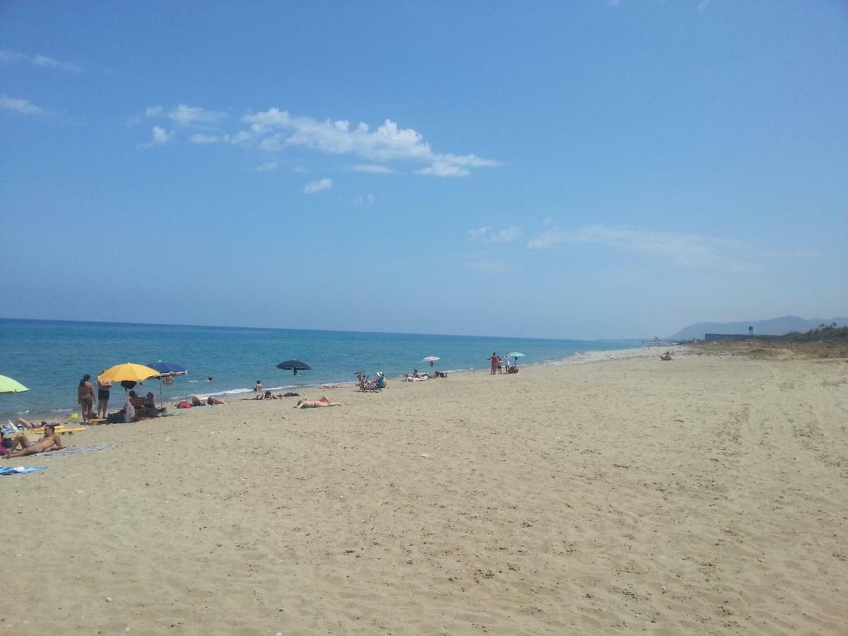 캄포펠리체 디 로첼라 Mansarda Con Vista Piscina 빌라 외부 사진