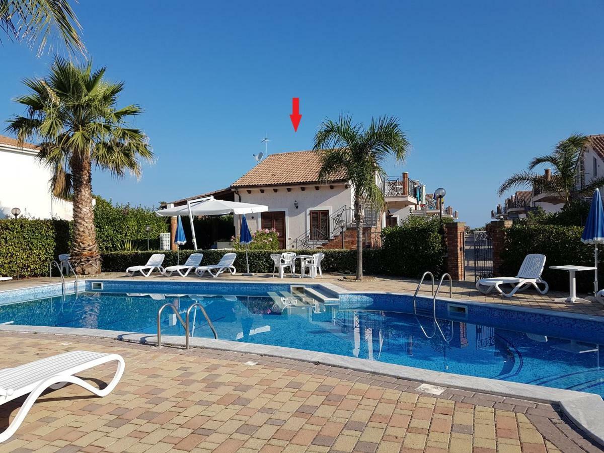 캄포펠리체 디 로첼라 Mansarda Con Vista Piscina 빌라 외부 사진