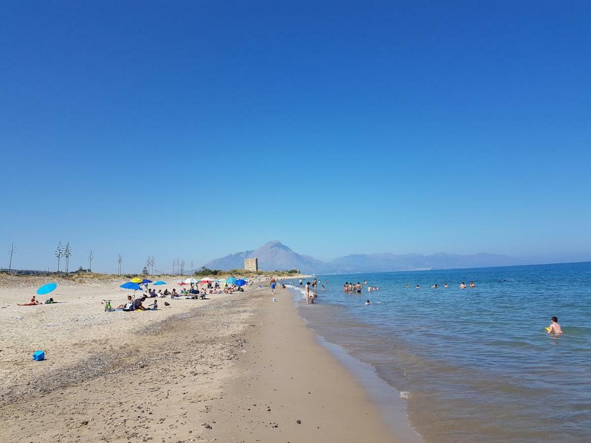 캄포펠리체 디 로첼라 Mansarda Con Vista Piscina 빌라 외부 사진